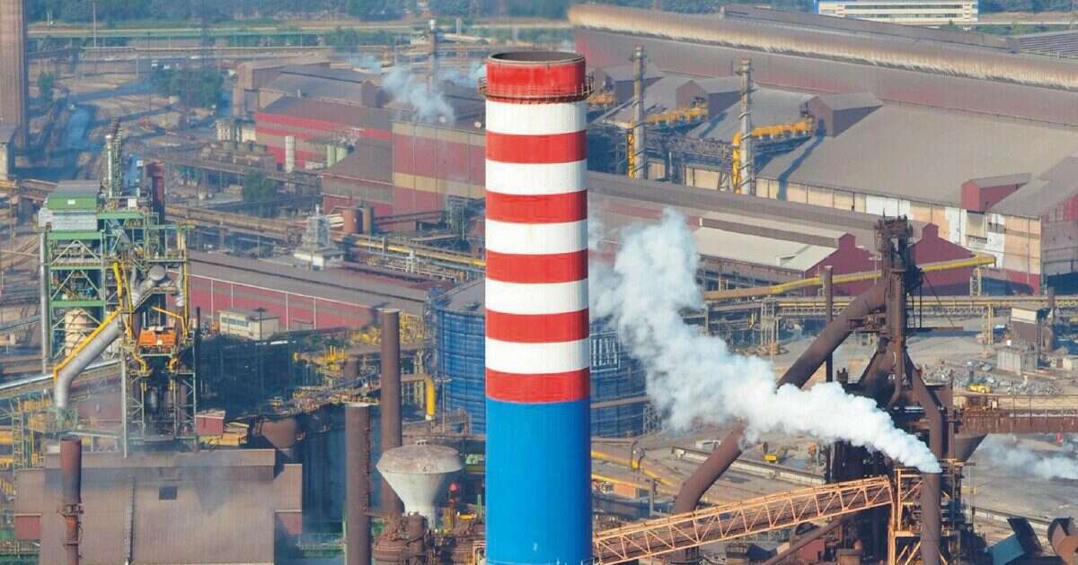 Ilva, ci sono 15 manifestazioni d’interesse per comprare l’acciaieria: in corsa anche italiani (ma solo per una vendita “spezzatino”)