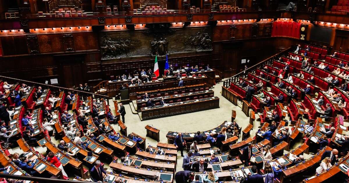 Migranti, stipendi dei sanitari e siccità in Sicilia: alla Camera il question time con i ministri Piantedosi, Schillaci e Musumeci – La diretta