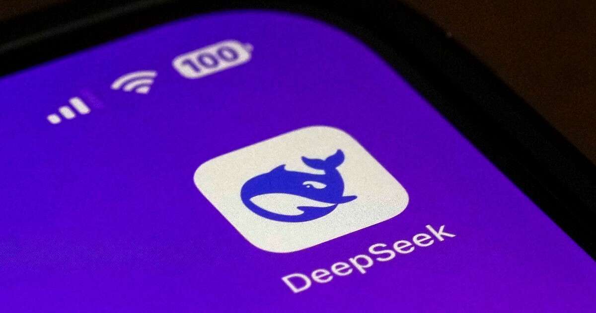 DeepSeek, la nuova e gratuita AI che aiuta (anche) lavoratori e studenti: ecco le principali funzionalità dell’assistente virtuale cinese