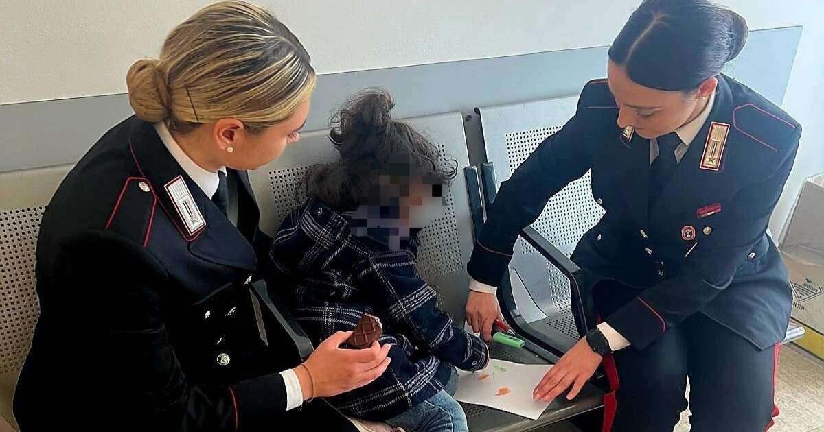 Bimba di 3 anni sola alla stazione Termini di Roma, “smarrita” dalla famiglia durante un cambio di treno