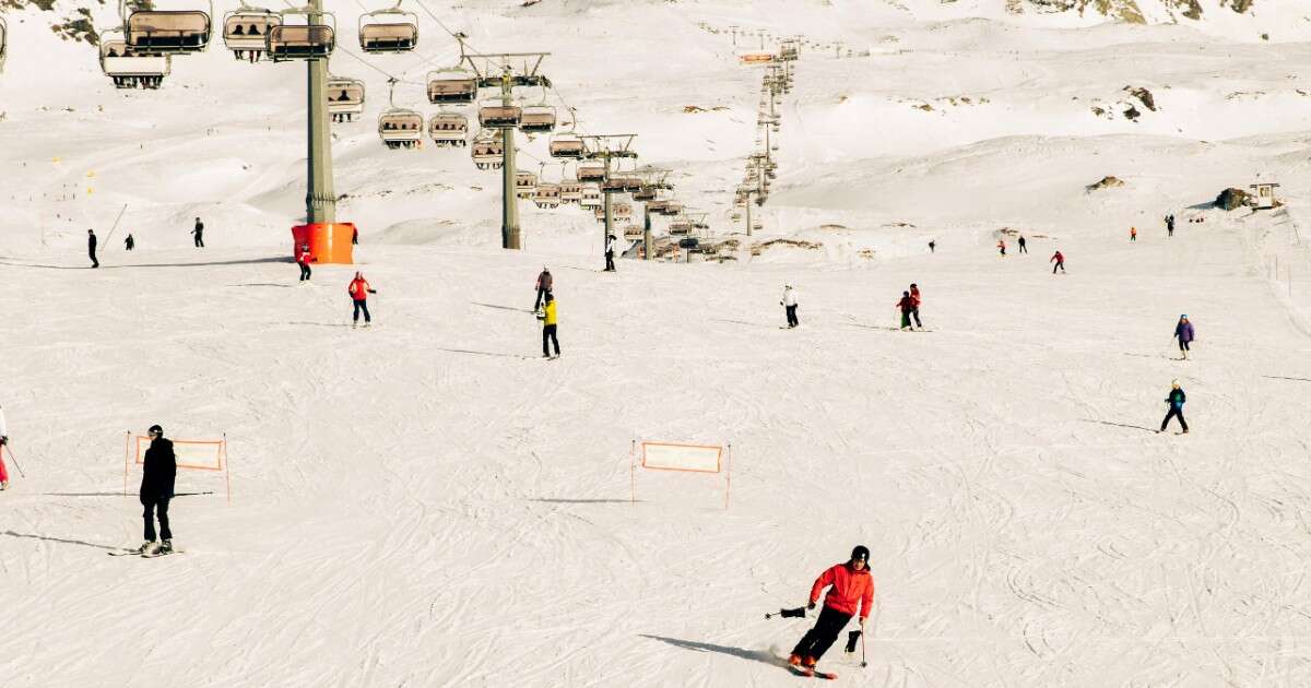 Sciatori “pirata” investono e non soccorrono una donna: denunciati grazie agli ski pass