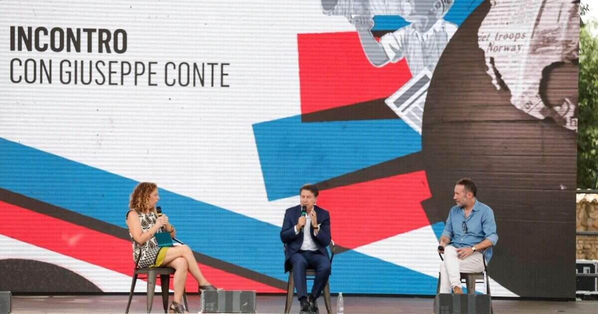 Conte alla Festa del Fatto: “Renzi presenza inquinante, non potremmo mai lavorare con lui. Rispetto il ruolo di fondatore di Grillo, ma nel M5s non può esserci un sopraelevato”