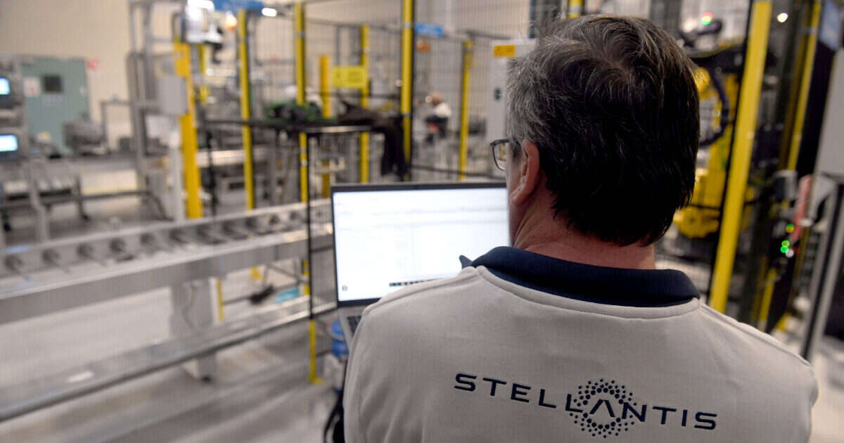 Stellantis chiude l’anno con 450mila immatricolazioni: -10% sul 2023. Mercato italiano fermo a 1,5 milioni di veicoli