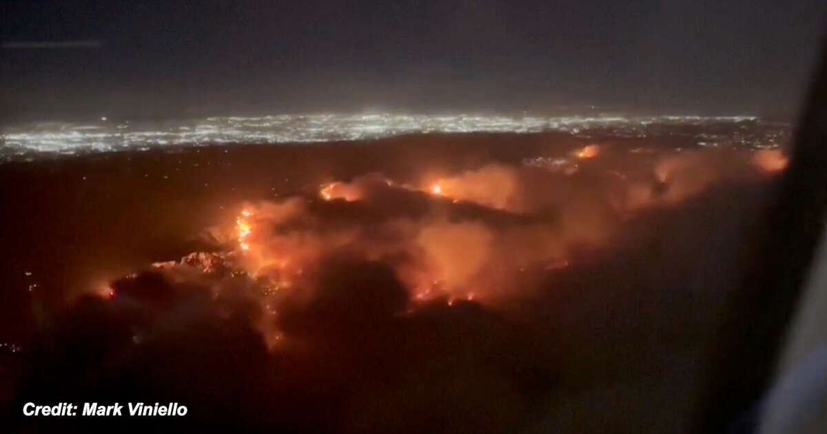 Los Angeles è circondata dalle fiamme, i video dalla città della California colpita dagli incendi: migliaia di persone evacuate