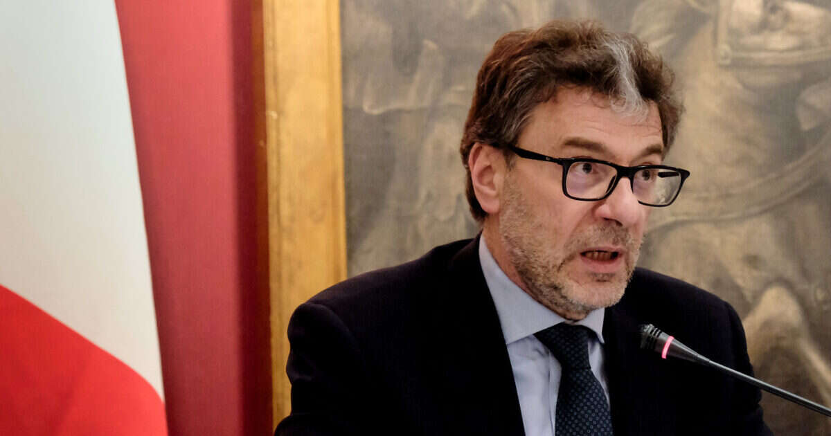 Giorgetti sulla manovra: “Accetto proposte su cripto e uomini del Mef nelle aziende”. Ma chiude a modifiche su fondo auto e web tax