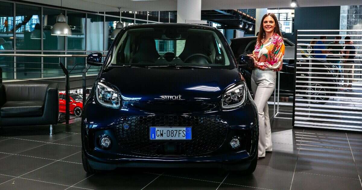 Smart, fine di un’era. Consegnata a Milano l’ultima Fortwo destinata al mercato italiano