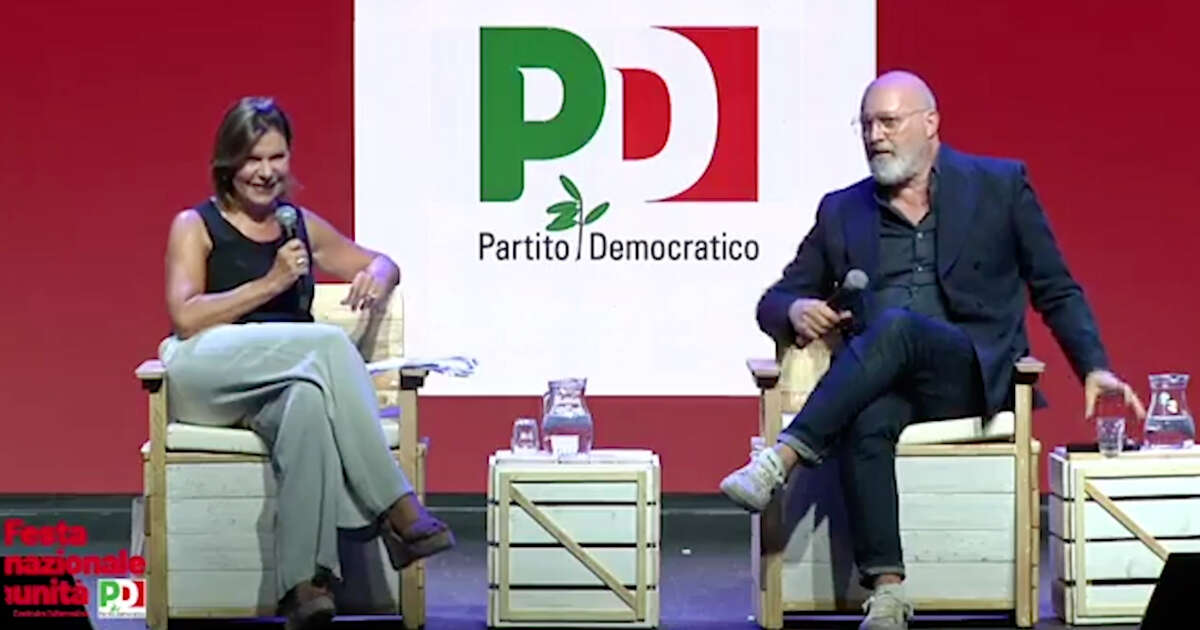 “Renzi alleato del Pd”, il pubblico della festa dell’Unità non lo vuole: fischi e “buu”. Poi applaude alle parole di Conte sull’harakiri