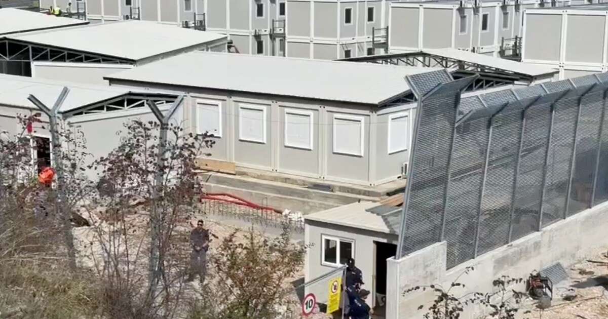 Centro migranti in Albania, a che punto sono i lavori: il video della struttura a due settimane dal nuovo termine annunciato dal governo