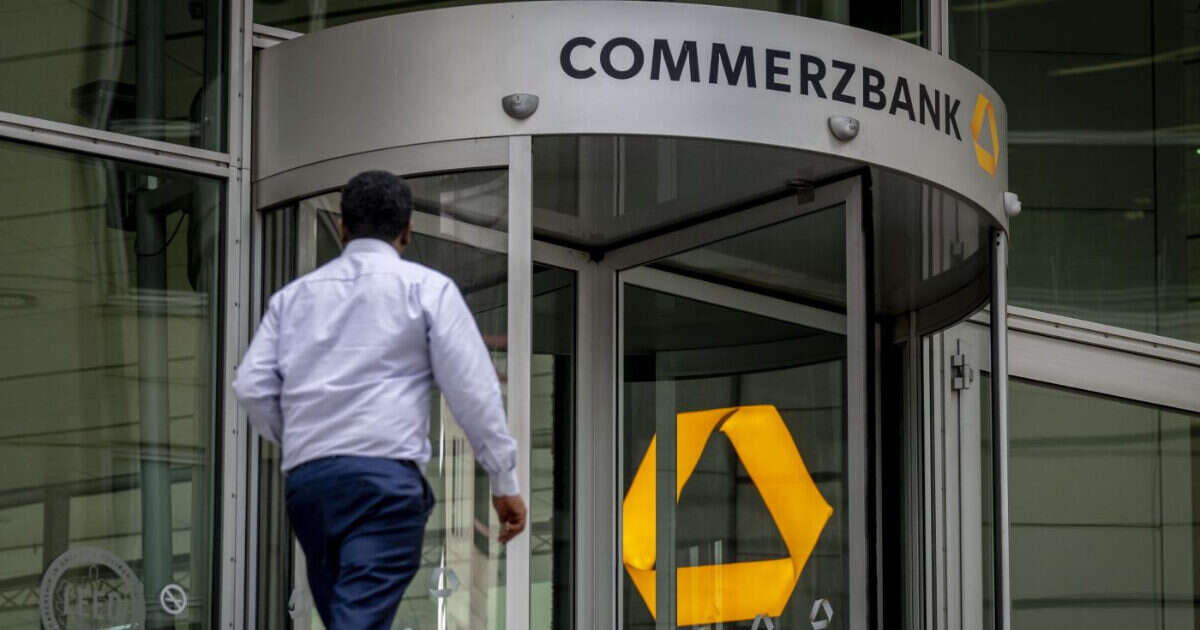 Commerzbank vede utili per 3,6 miliardi al 2027. Domani i primi incontri con Unicredit