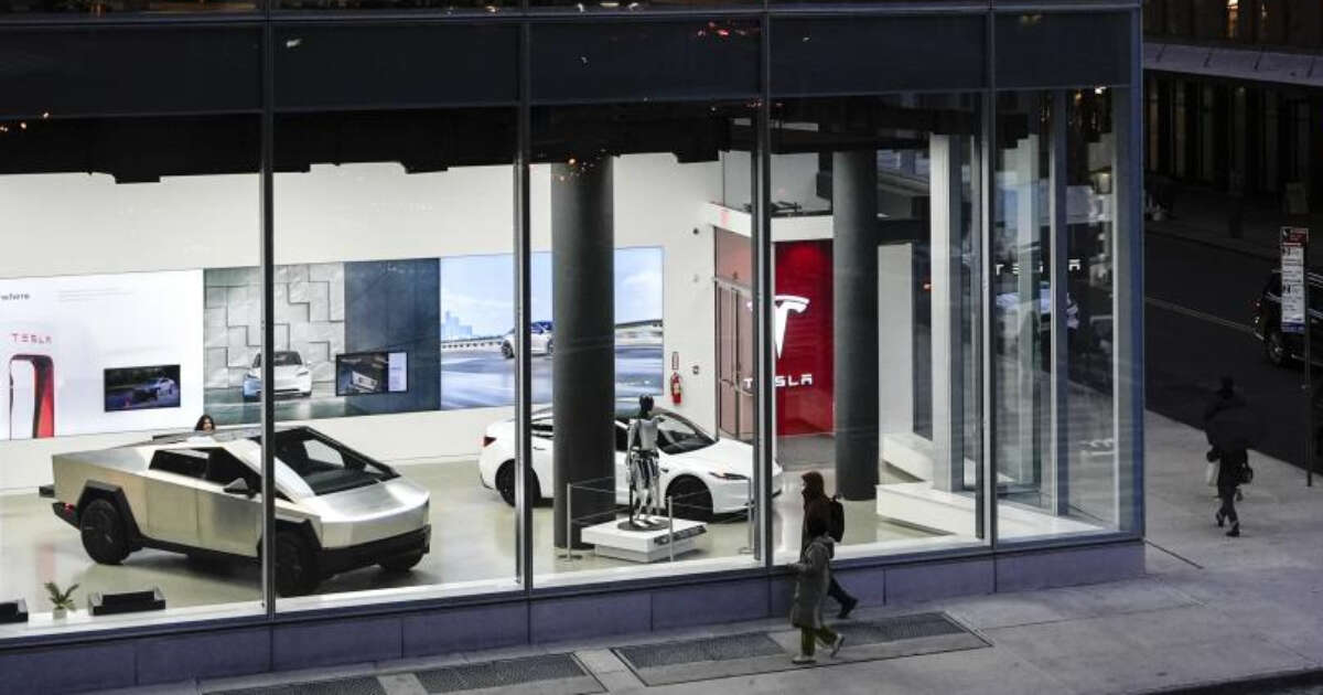 Tesla male anche in Cina, immatricolazioni giù dell’11% a gennaio. Vola la concorrente cinese Byd