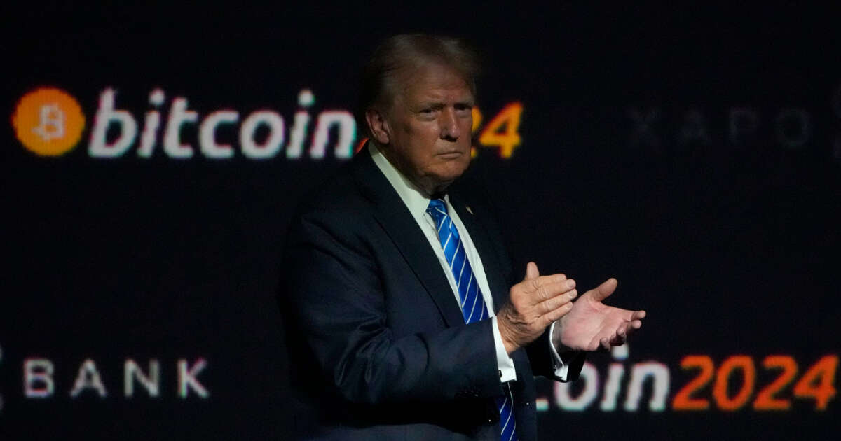 Le oscure forze (e i pericoli) dietro alla recente passione di Donald Trump per le criptovalute