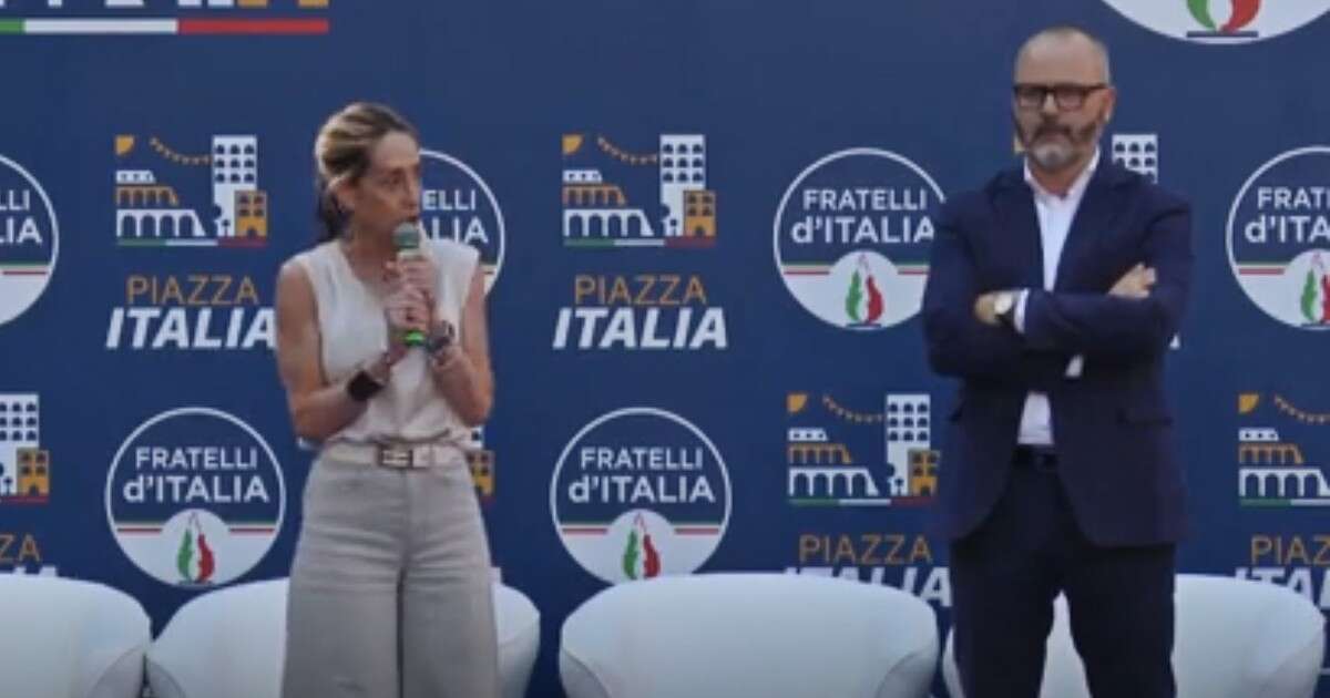 Arianna Meloni dal palco di FdI: “Provano a dipingerci per quello che non siamo. Restiamo militanti, non abbiamo mai tradito”