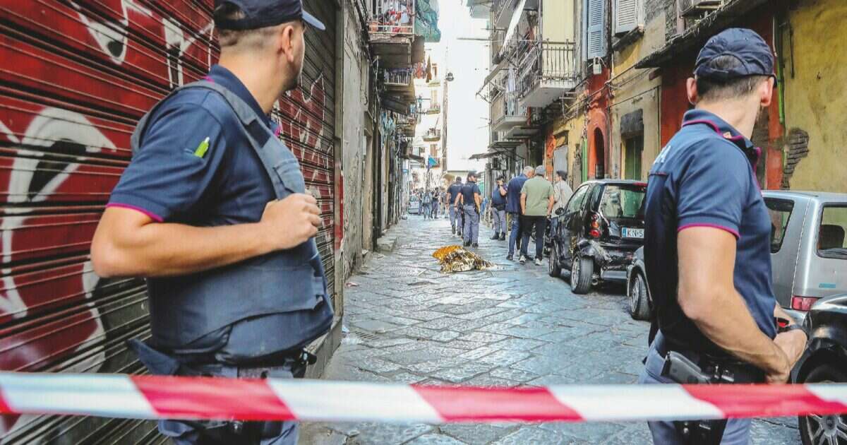 Blitz anti-Camorra nel centro di Napoli: 60 arresti, colpiti i clan De Micco e De Martino