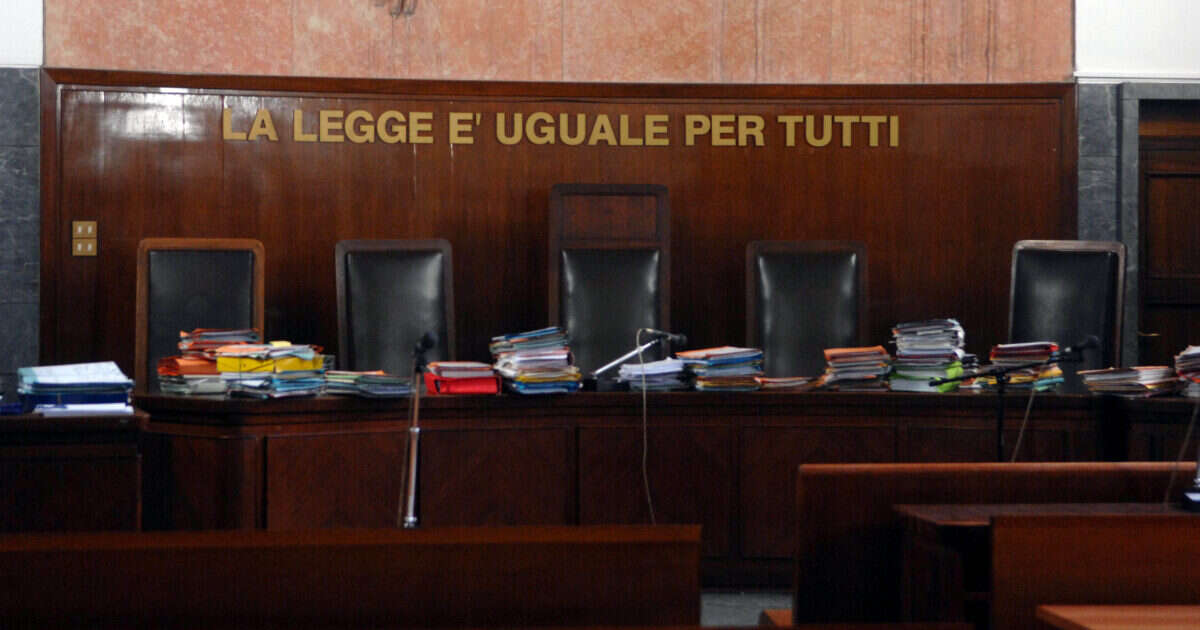 13enne del Leccese costretta a fare sesso telefonico dalla mamma con un 52enne milanese: al via il processo