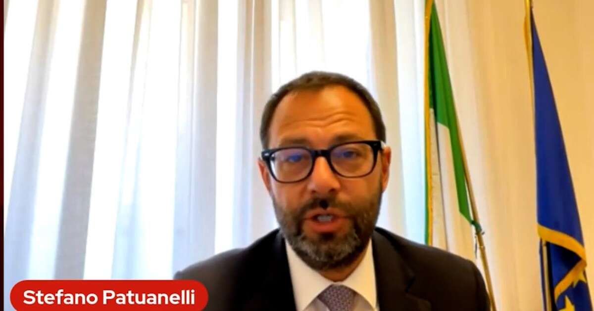 Patuanelli (M5s): “Castellone sbaglia, ecco come entrammo nel governo Draghi. Assemblea costituente? È democrazia partecipativa”