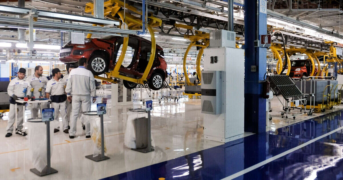 Il governo prepara un sostegno diretto all’industria dell’auto. Il 62% degli italiani dice no ad aiuti a Stellantis