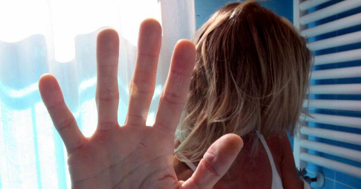 Palermo, “ragazza con disabilità picchiata e umiliata in famiglia”: arrestati i genitori e il fratello