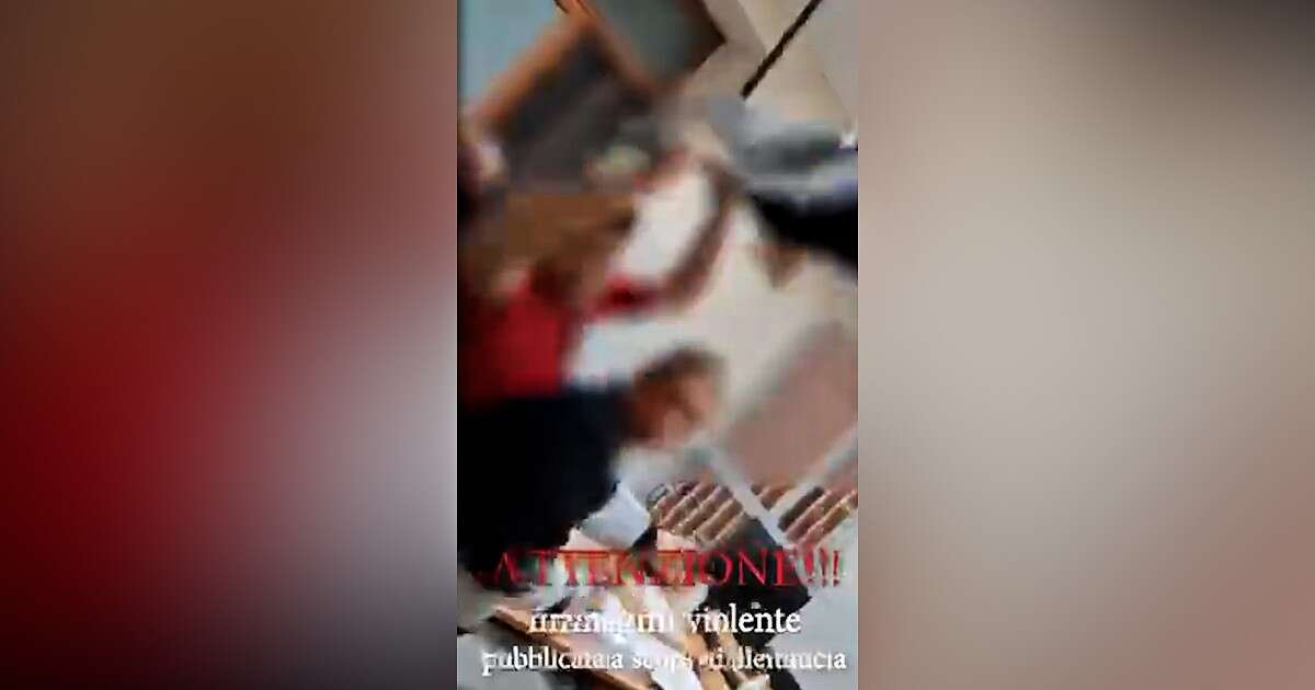 Melito di Napoli, un’altra aggressione al personale sanitario: uomo lancia una sedia contro due medici – il video