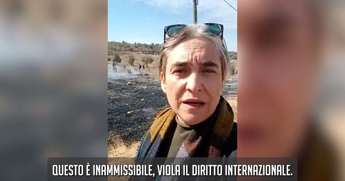 L’ex sindaca di Barcellona Ada Colau: “Esercito israeliano ha attaccato con i lacrimogeni la nostra delegazione in Cisgiordania”