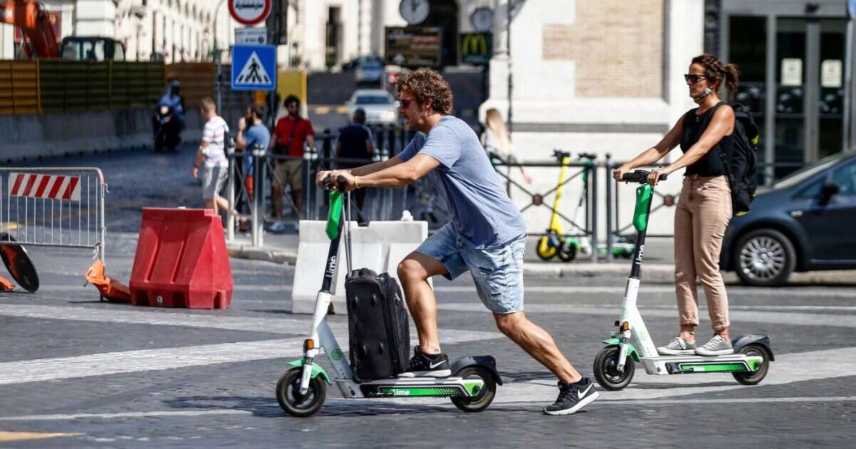 Monopattini: casco, targa e assicurazione con il nuovo codice della strada sono obbligatori. “Fino a 400 euro di multa per chi trasgredisce”