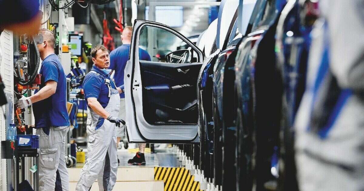 Volkswagen pronta a tagliare fino a 15mila posti di lavoro e chiudere 3 stabilimenti. E i sindacati hanno le mani legate