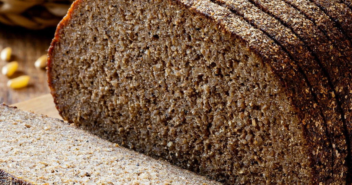Avellino, pezzi di alluminio nel pane di segale del supermercato. Donna finisce in ospedale