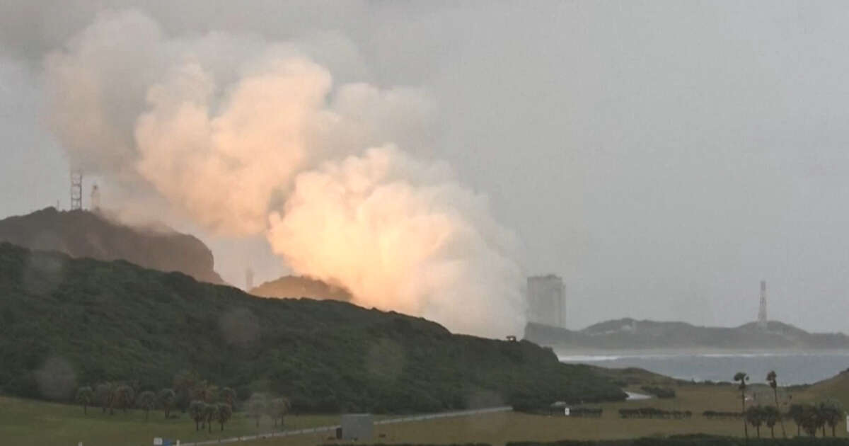 Vasto incendio nella stazione spaziale giapponese: era in corso il test di lancio di un razzo a combustibile solido – Video