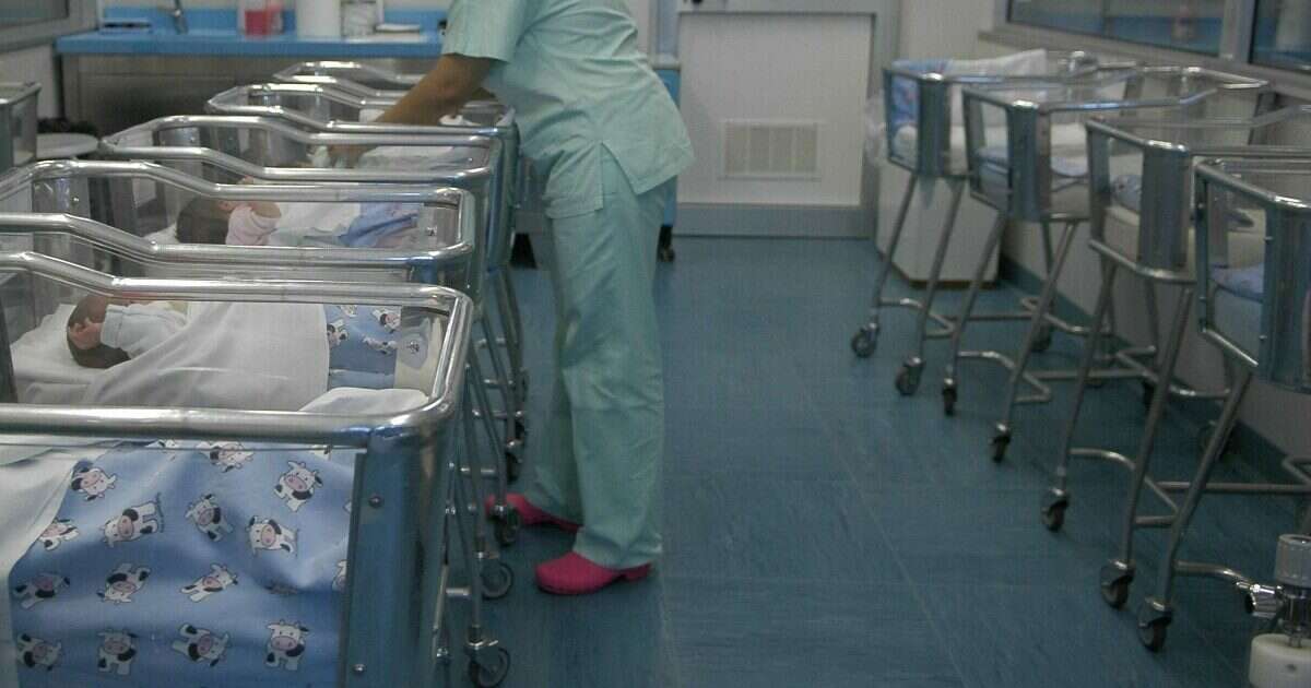 A Napoli una donna di 30 anni ha dato alla luce 4 gemelli. “Straordinario evento che accade ogni 600mila nascite”