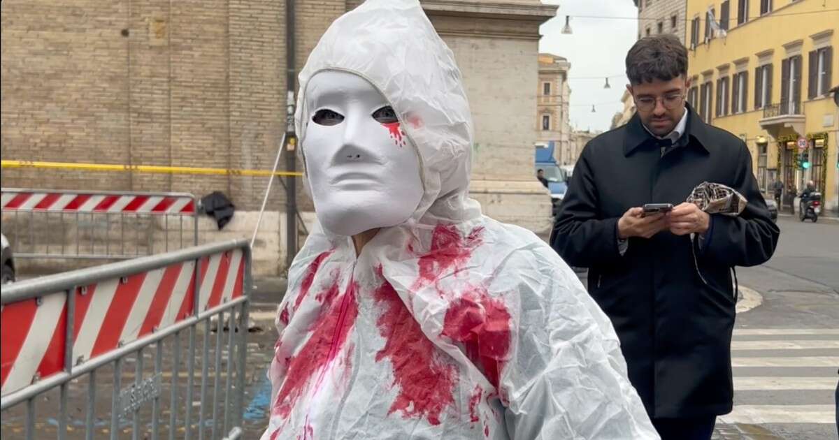 Nuovo codice della strada, la protesta: “Con questa riforma pedoni e ciclisti saranno ancora più a rischio. Un schiaffo alle vittime”