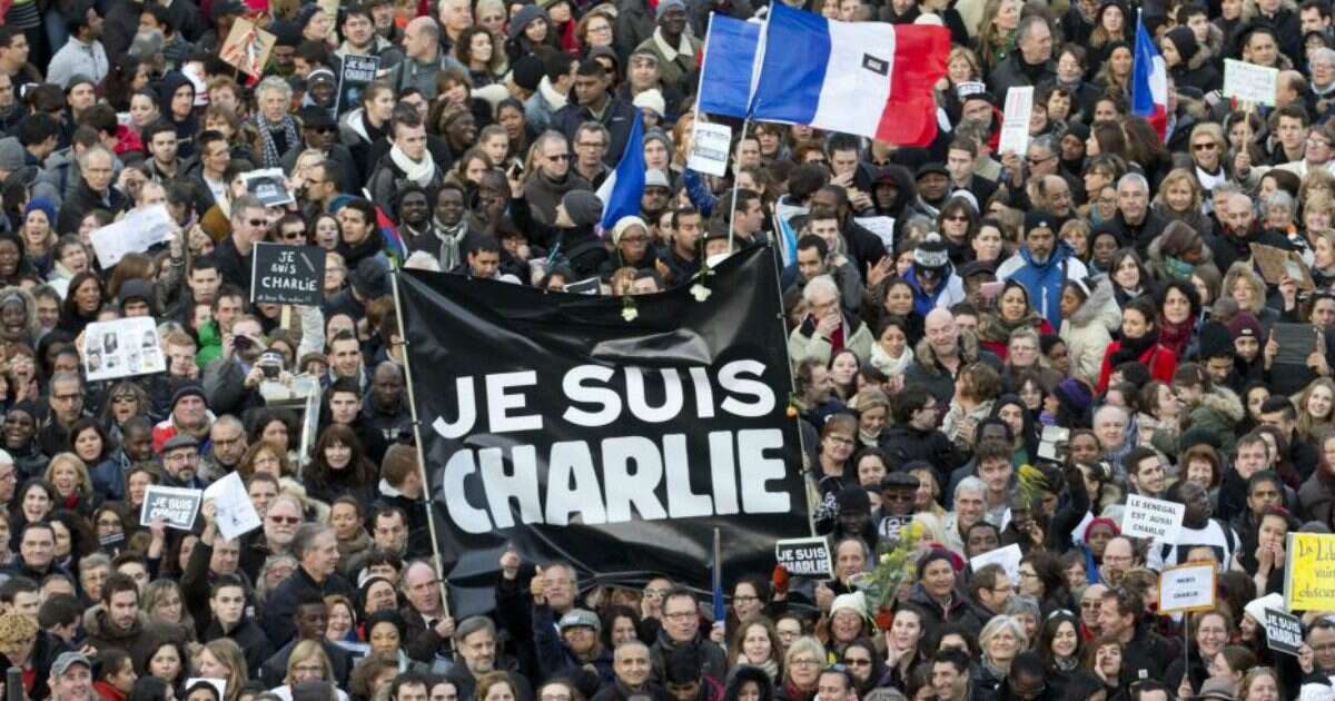 “Non hanno ucciso Charlie Hebdo”. A dieci anni dalla strage numero speciale sul tema “Ridere di Dio”