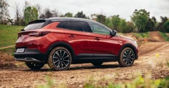 Opel Grandland X Plug-in Hybrid4, la prova de Il Fatto.it. Adatta anche alle piste da motocross – FOTO