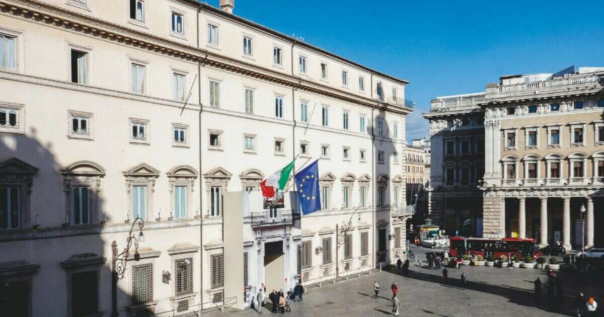 Palazzo Chigi, la mail inviata da un indirizzo ufficiale della Presidenza a tutti i dipendenti: “Condividete la Parola di Dio sul lavoro”