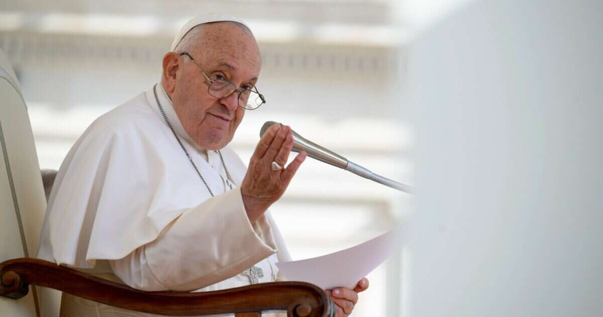 Papa Francesco, il bollettino: “Ha riposato bene tutta la notte”. Stasera il Rosario in piazza san Pietro guidato dal cardinale Prevost