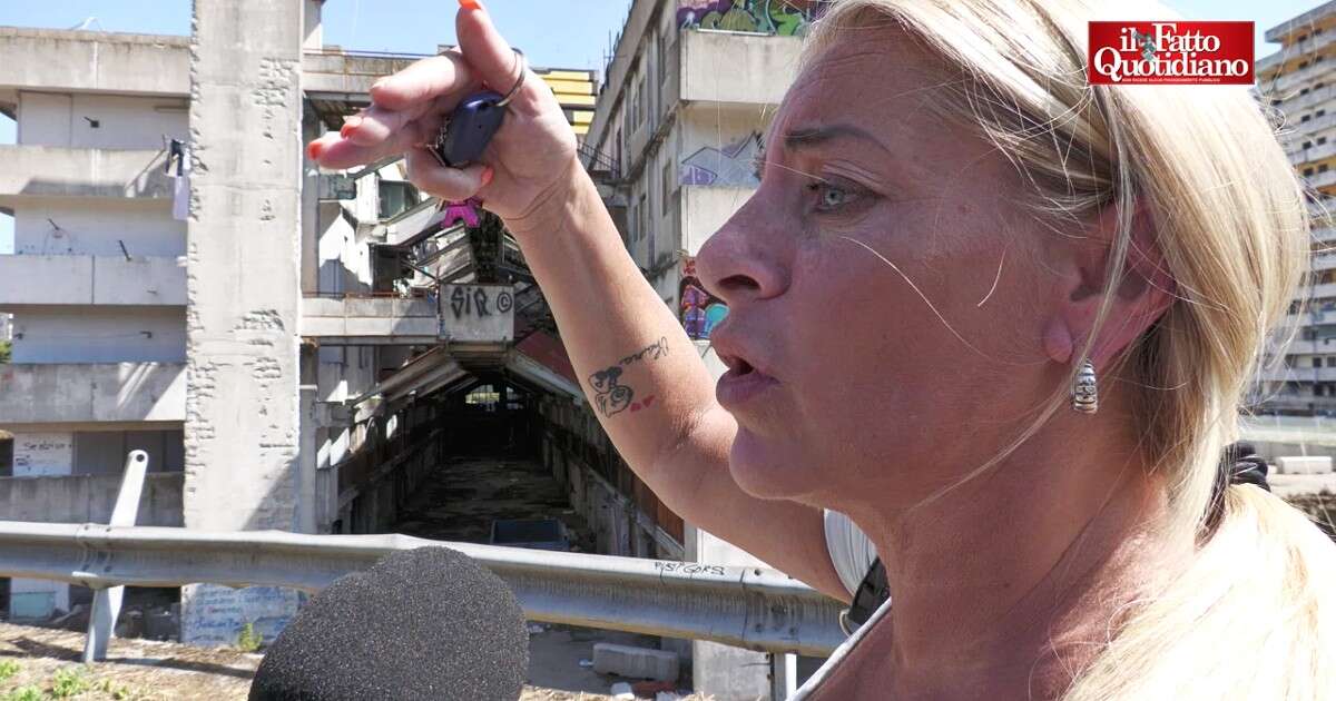 “Un boato e poi le urla. Ci hanno detto di lasciare le nostre case, ma ora dove andremo?”: il racconto degli sfollati dopo il crollo a Scampia