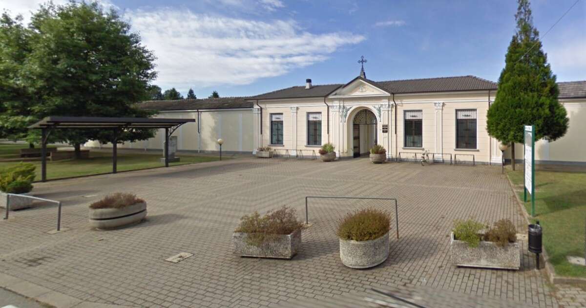 Vercelli, trovato un corpo carbonizzato nel cimitero di Gattinara: indagini in corso