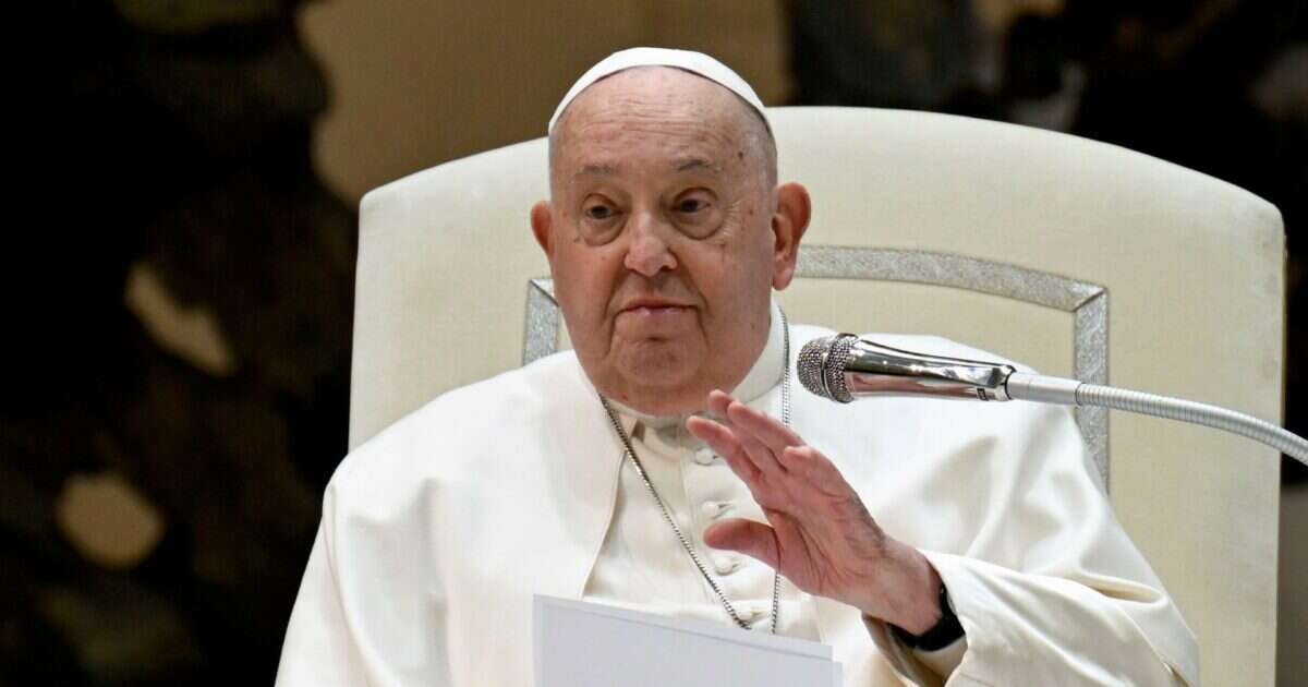 Papa Francesco, “notte serena e colazione in poltrona”. Incognite sulla ripresa e sul prossimo Angelus