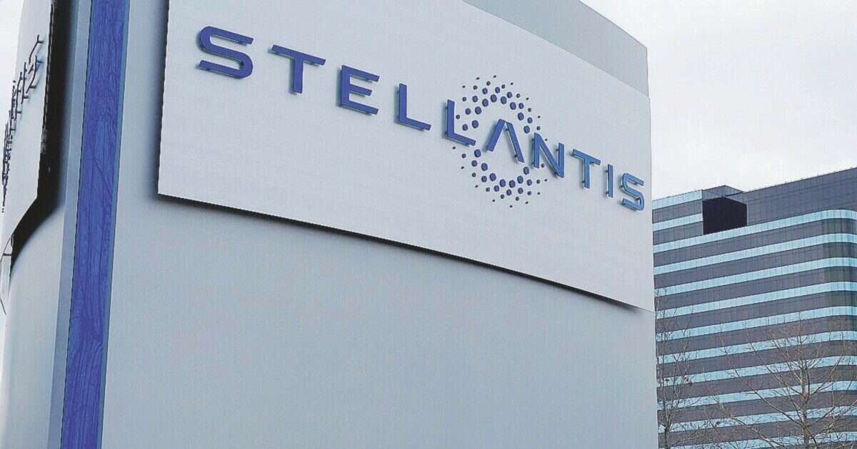 Stellantis crolla in Borsa dopo l’addio del numero uno Tavares: il titolo cede più dell’8% a Piazza Affari e scende ai minimi dal 2022