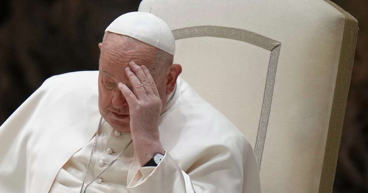 “Le ceneri ci ricordano che siamo polvere, la morte è una realtà con la quale dobbiamo fare i conti”: l’omelia di Papa Francesco