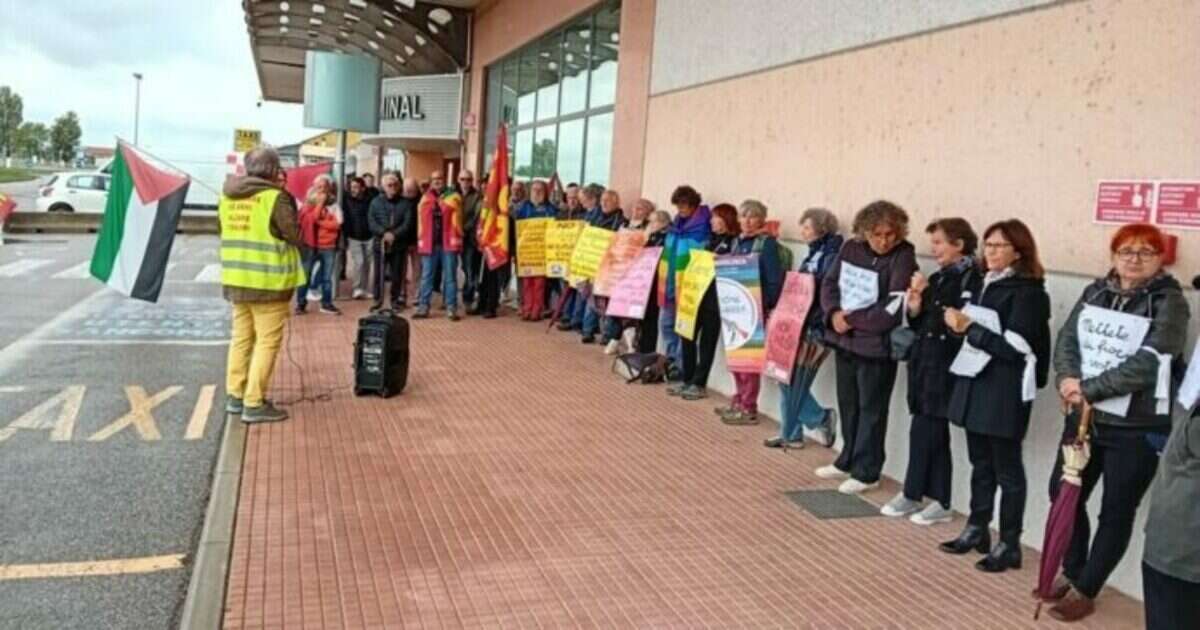 Armi all’aeroporto di Montichiari, il lavoratore denuncia e l’azienda lo punisce: 6 giorni di sospensione