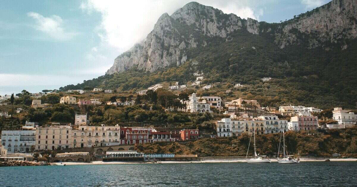 Capri chiude ai turisti: il sindaco blocca gli arrivi per la rottura di una condotta dell’acqua