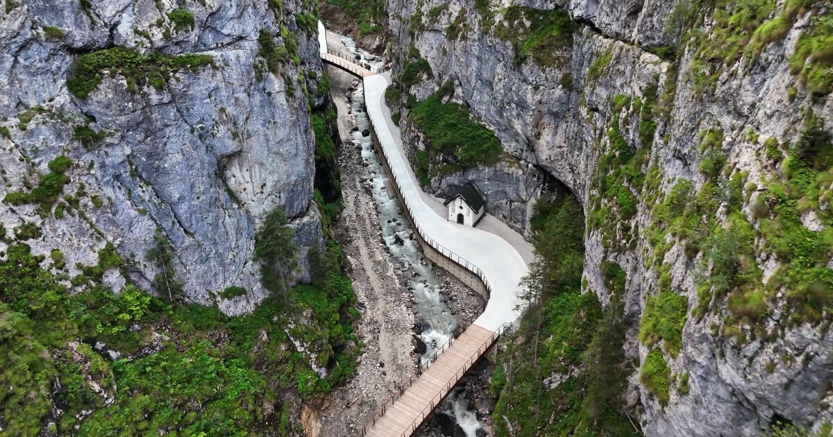 Tempesta Vaia, i Serrai di Sottoguda riaprono a sei anni dalla devastazione: le immagini spettacolari del canyon ai piedi delle Dolomiti