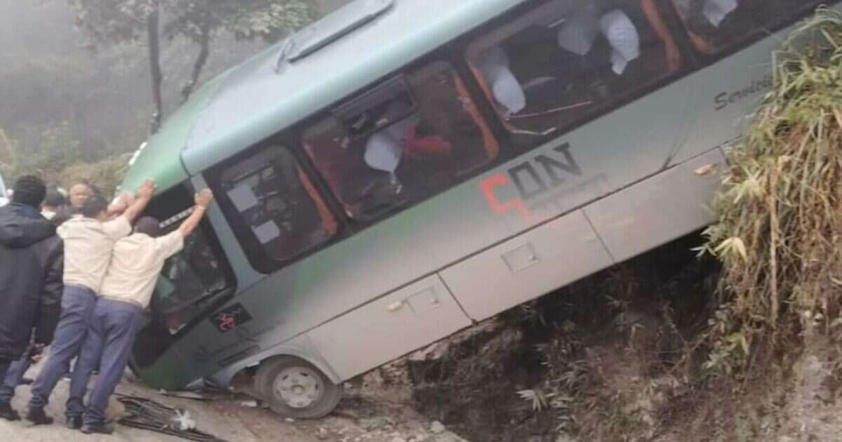 Perù, bus turistico si schianta sulla strada di Machu Picchu: sei italiani tra i feriti. I testimoni: “C’era una fitta nebbia”