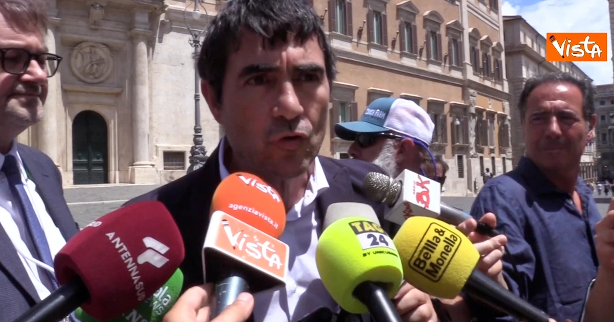 Caos alla Camera, Fratoianni: “Il verbale approvato dalla maggioranza afferma il falso. Ora subiamo anche aggressioni squadriste”