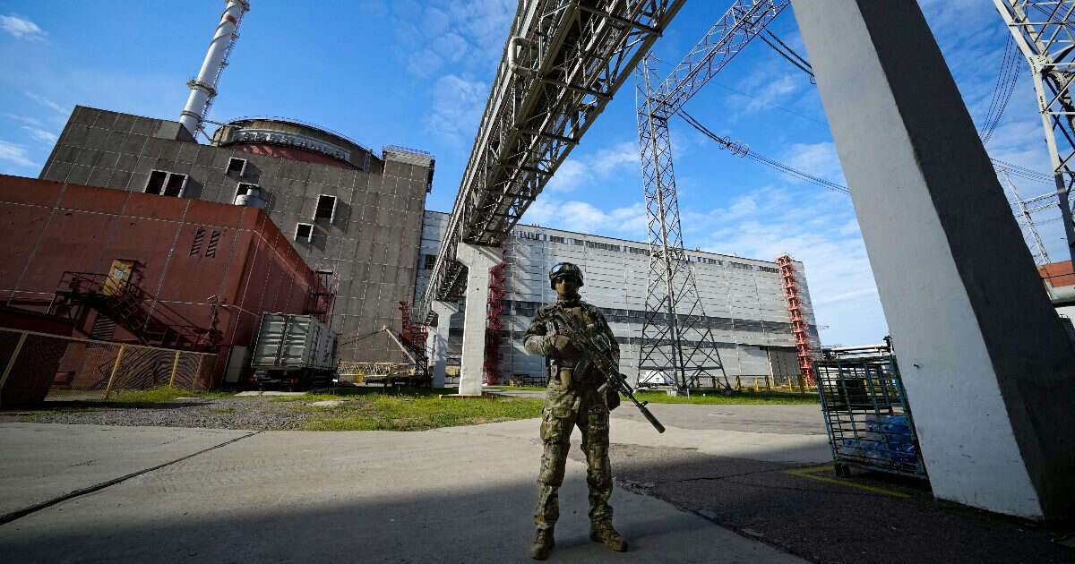 Rischio nucleare dopo l’attacco alla centrale di Zaporizhzhia, il fisico: “Scenario preoccupante senza energia elettrica”