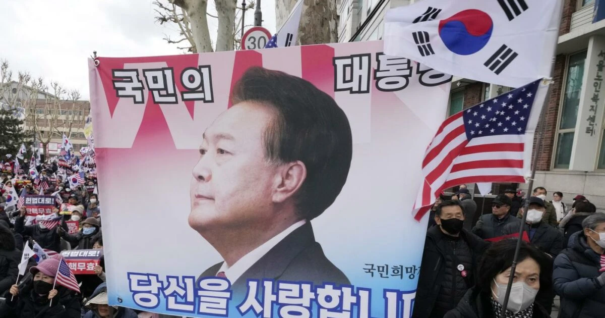Corea del Sud, revocato l’arresto per il presidente Yoon: aveva imposto la legge marziale, ora è sotto impeachment