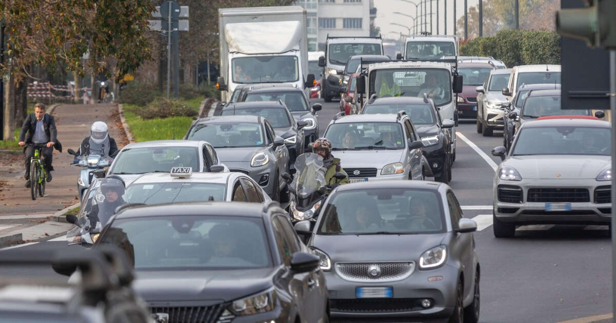 Gli incidenti non aumentano ma il costo dell’rc auto sì. A novembre + 6,6% rispetto ad un anno prima (a Roma + 10%)