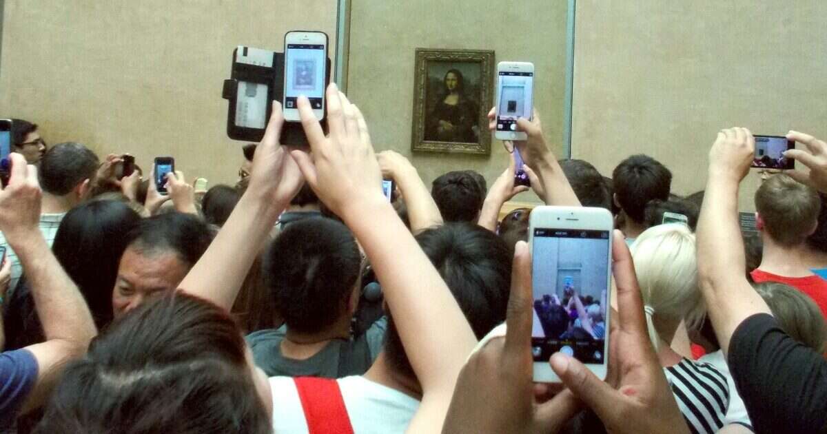 “Al Louvre infiltrazioni e sovraffollamento, servono interventi”. È un caso la lettera della direttrice del museo, si muove Macron