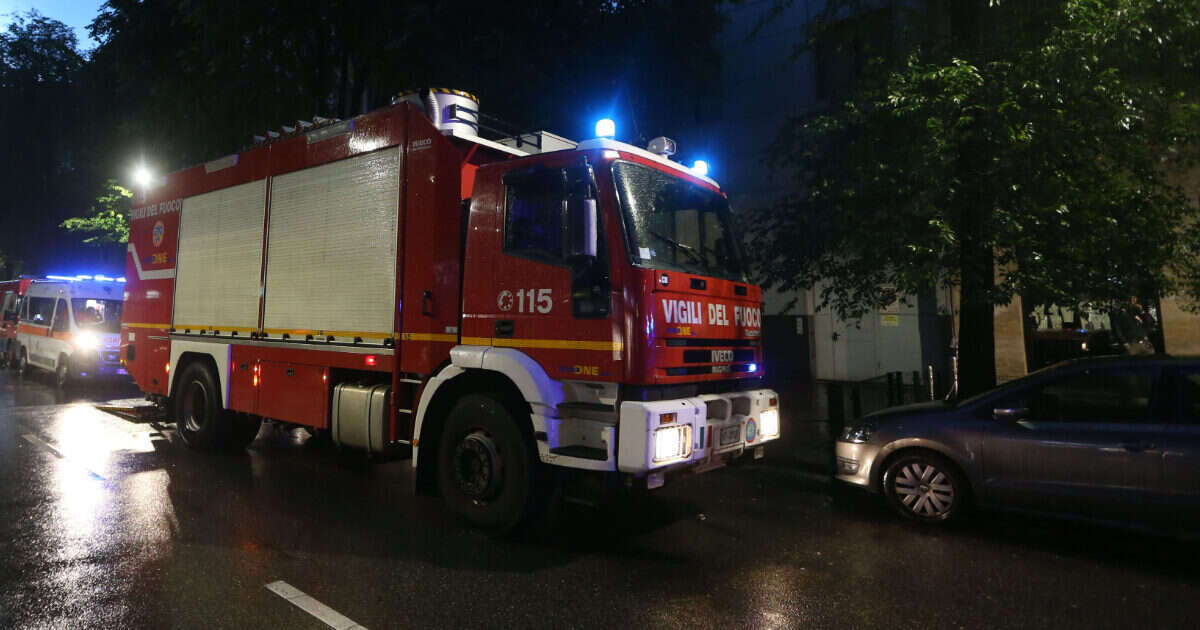 Roma, salgono su un tetto per farsi delle foto ma cede un solaio: 18enne cade nel vuoto