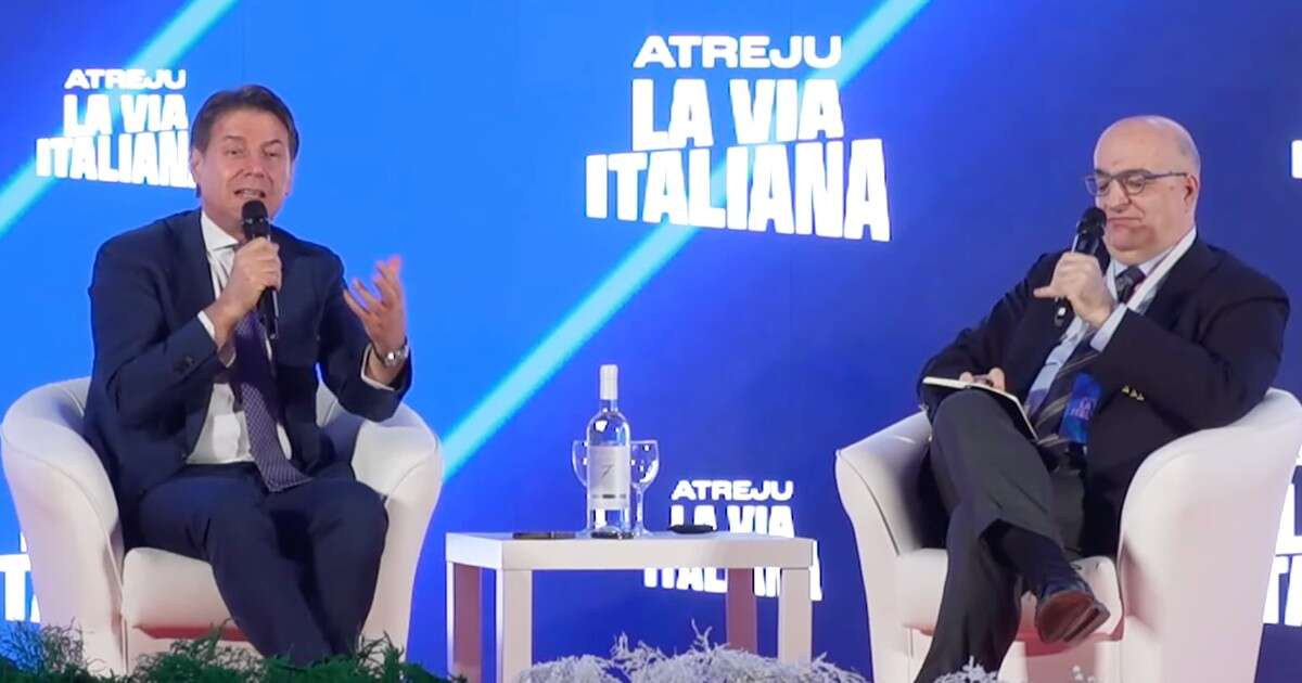 Giuseppe Conte intervistato da Mario Sechi sul palco di Atreju: segui la diretta