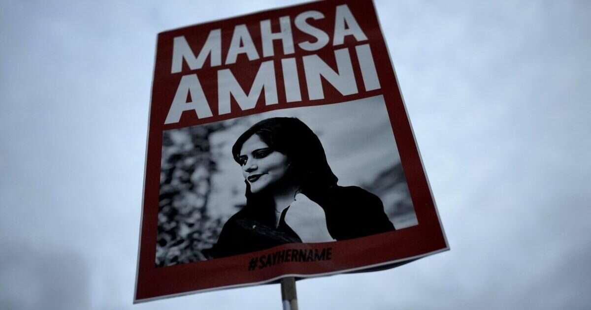 Iran, 34 donne in sciopero della fame nel carcere di Evin a due anni dalla morte di Mahsa Amini e lo scoppio della protesta